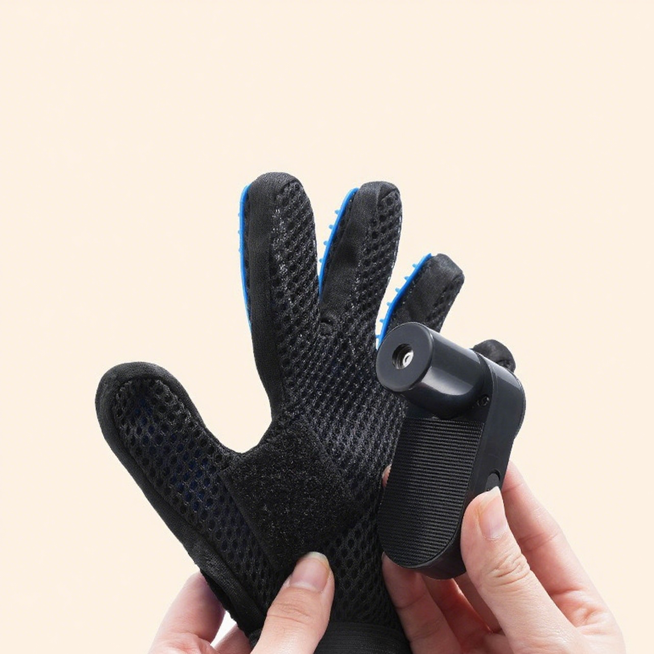 The Grooming Spray Glove